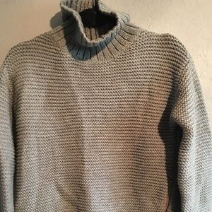 Lululemon Women’s Grey Sweater size Small